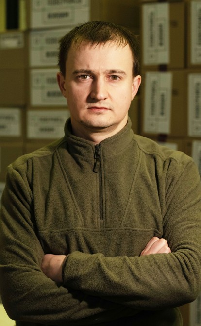 З воєнним бекграундом. Колишній морпіх Тарас Чмут очолив «Повернись живим» у 2020 році. І встиг підготувати фонд до великої війни. /Олександр Чекменьов